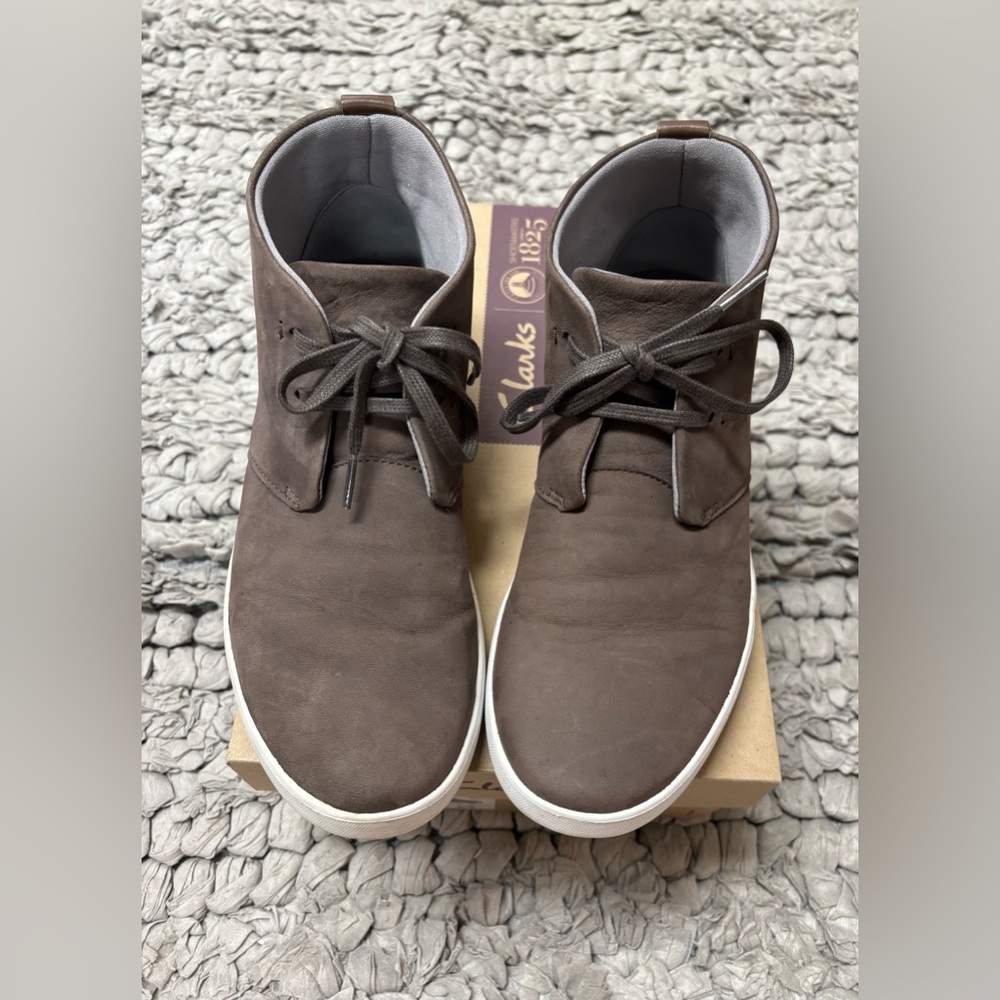 Clarks Women’s Brown Penwick Mezza Chukka Boots
